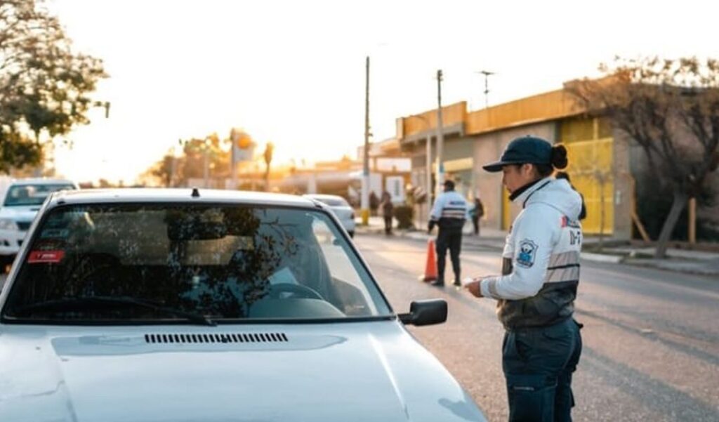 Desde mayo, y con foco en las vacaciones de invierno, la Policía de San Juan desarrolla operativos especiales de seguridad en toda la provincia. El objetivo es prevenir delitos mediante patrullajes dinámicos, presencia territorial y acciones de rápida respuesta.