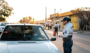 Desde mayo, y con foco en las vacaciones de invierno, la Policía de San Juan desarrolla operativos especiales de seguridad en toda la provincia. El objetivo es prevenir delitos mediante patrullajes dinámicos, presencia territorial y acciones de rápida respuesta.