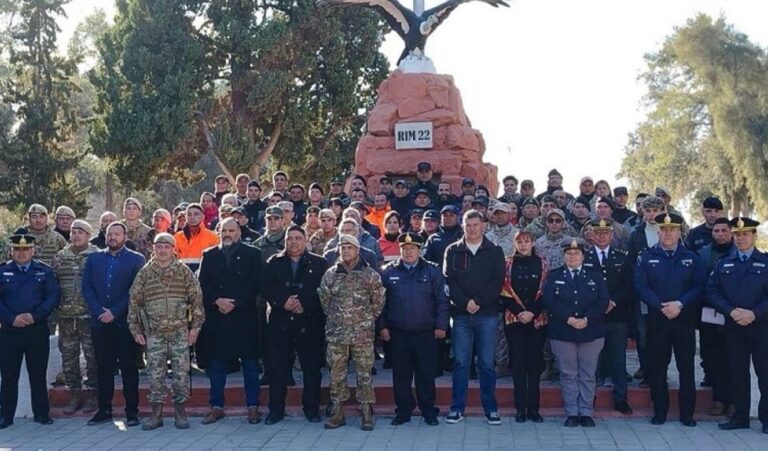 La Dirección de Emergencias Sanitarias y Gestión de Riesgo, dependiente de la Secretaría de Medicina Preventiva, participó de un destacado Taller Interagencial sobre Búsqueda y Rescate en Zonas de Montaña, desarrollado durante una semana en la provincia de San Juan. El evento fue organizado por la Sección Inteligencia de Montaña del Ejército Argentino.