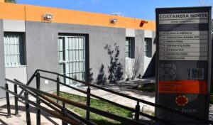 El Gobierno de San Juan avanza firmemente en la ejecución del Plan Provincial de Remodelación, Ampliación y Modernización de los 143 Centros de Salud, con el objetivo de fortalecer el sistema público en todo el territorio provincial. Hasta ahora, se han finalizado obras en 13 centros distribuidos en siete departamentos, beneficiando a más de 63.000 personas.
