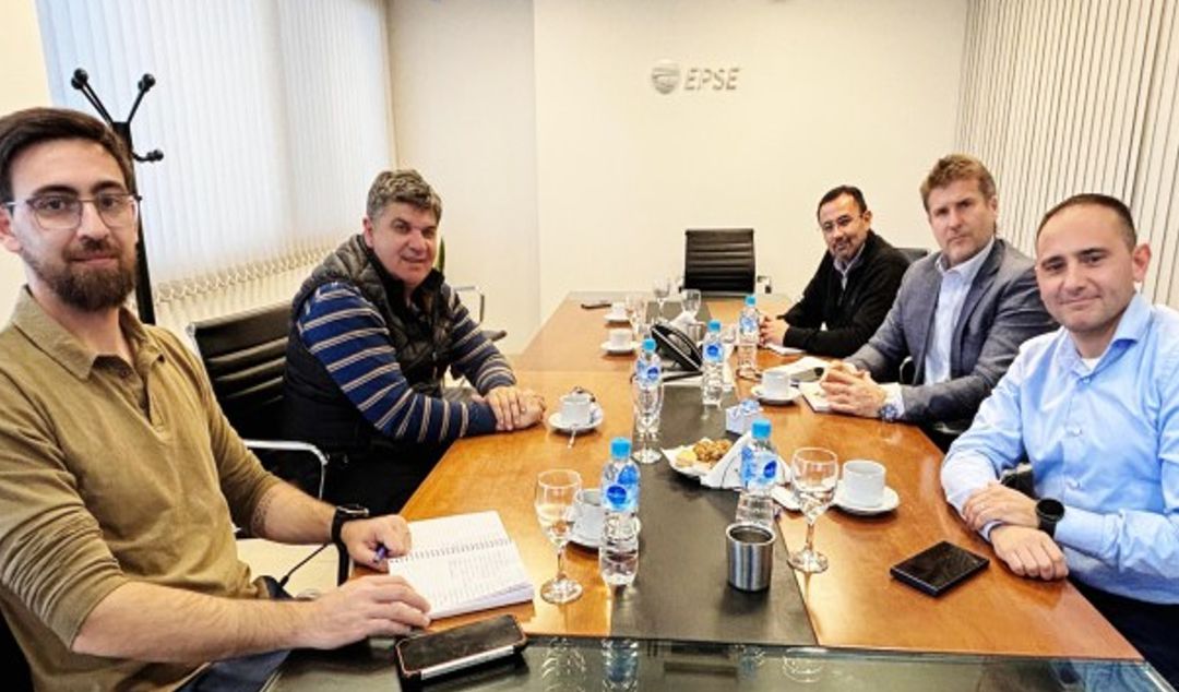 El Gobierno de San Juan reactivó el Proyecto VERSU (Valorización Energética de Residuos Sólidos Urbanos), una planta modelo ubicada en el departamento Sarmiento que transformará residuos urbanos y agroindustriales en energía eléctrica renovable. En su primera fase, podrá abastecer a unos 1300 hogares.