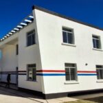El Ministerio de Infraestructura, Agua y Energía avanza con la obra de refacción y ampliación de la Comisaría Nº 21 de Jáchal, que ya presenta un avance del 90%. El proyecto moderniza el edificio policial e incorpora nuevas instalaciones para la Departamental 4.