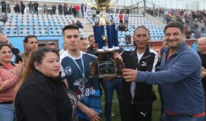 La Liga Albardón-Angaco se consagró campeona de la Copa País en su fase provincial tras vencer 1-0 a la Liga Caucetera-Sanmartiniana. El gol del título llegó a los 35 minutos del segundo tiempo gracias a un remate impecable de Octavio Martín, que dejó sin chances al arquero rival y desató la euforia de los hinchas.