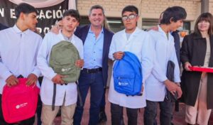 El Gobierno de San Juan, a través del Ministerio de Educación, inauguró la primera escuela secundaria rural-pluriaño de la provincia, ubicada en la localidad de Mogna, Jáchal. La institución, llamada Hipólito Buchardo, marca un hito histórico al ser la primera propuesta diseñada específicamente para la modalidad rural en el ámbito jurisdiccional.