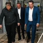 El ministro de Salud de San Juan, Amílcar Dobladez, recorrió las obras del nuevo Servicio de Nefrología en el Hospital Marcial Quiroga, acompañado por el secretario técnico Alejandro Navarta y el director ejecutivo del nosocomio, Juan Manuel Campayo. El espacio contará con tecnología de última generación y equipamiento especializado.