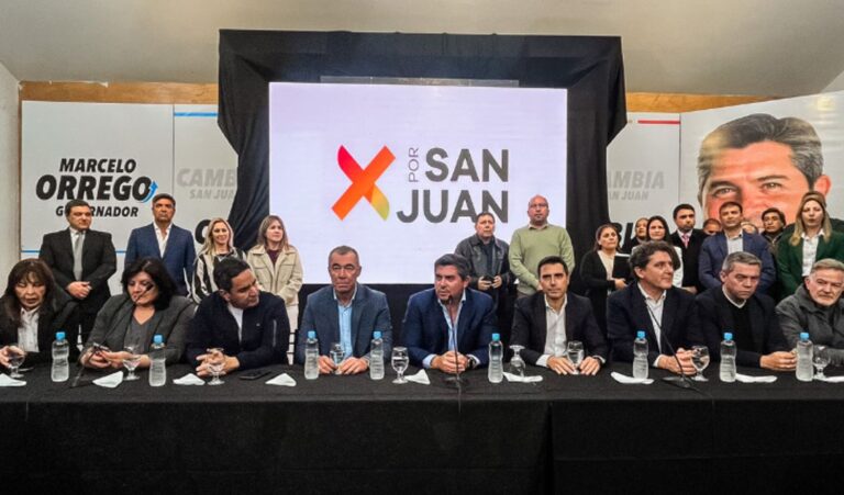 El gobernador Marcelo Orrego encabezó la presentación de su espacio político con vistas a las próximas elecciones legislativas. En su discurso, expresó su convicción de que existe un camino claro para que tanto San Juan como el país avancen en la dirección correcta, siempre del lado de la gente. Hizo hincapié en la importancia de trabajar con responsabilidad, eficiencia y defendiendo con determinación los intereses de la provincia.