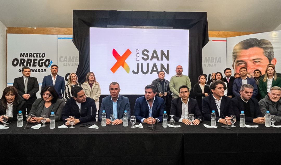 El gobernador Marcelo Orrego encabezó la presentación de su espacio político con vistas a las próximas elecciones legislativas. En su discurso, expresó su convicción de que existe un camino claro para que tanto San Juan como el país avancen en la dirección correcta, siempre del lado de la gente. Hizo hincapié en la importancia de trabajar con responsabilidad, eficiencia y defendiendo con determinación los intereses de la provincia.