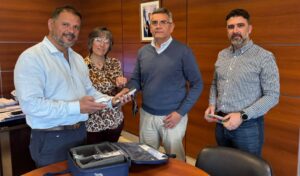 El Ministerio de Salud de San Juan adquirió un otoemisor para el área de fonoaudiología de las Unidades Sanitarias Móviles, con el objetivo de garantizar el screening auditivo obligatorio en recién nacidos. La medida responde a un relevamiento que detectó la falta de estudios básicos en un alto porcentaje de niños.