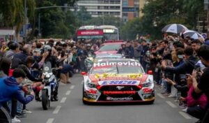 Este viernes 8 de agosto, el Estadio Aldo Cantoni será sede del sorteo del Desafío de las Estrellas del Turismo Carretera, en el marco del TC Solidario. La entrada será a cambio de un gesto altruista: un juguete o abrigo en buen estado.