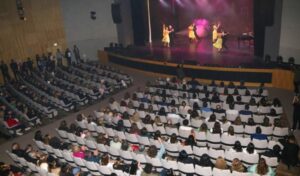 El Teatro Sarmiento renueva su programación este mes con propuestas que abarcan teatro, música, humor, danza y conferencias. La agenda comenzará el miércoles 13 y jueves 14 con “Gelato”, una obra infantil en el marco del Día del Niño, y seguirá el sábado 16 con “Universo +30”, una comedia dirigida a quienes ya pasaron la barrera de las tres décadas.