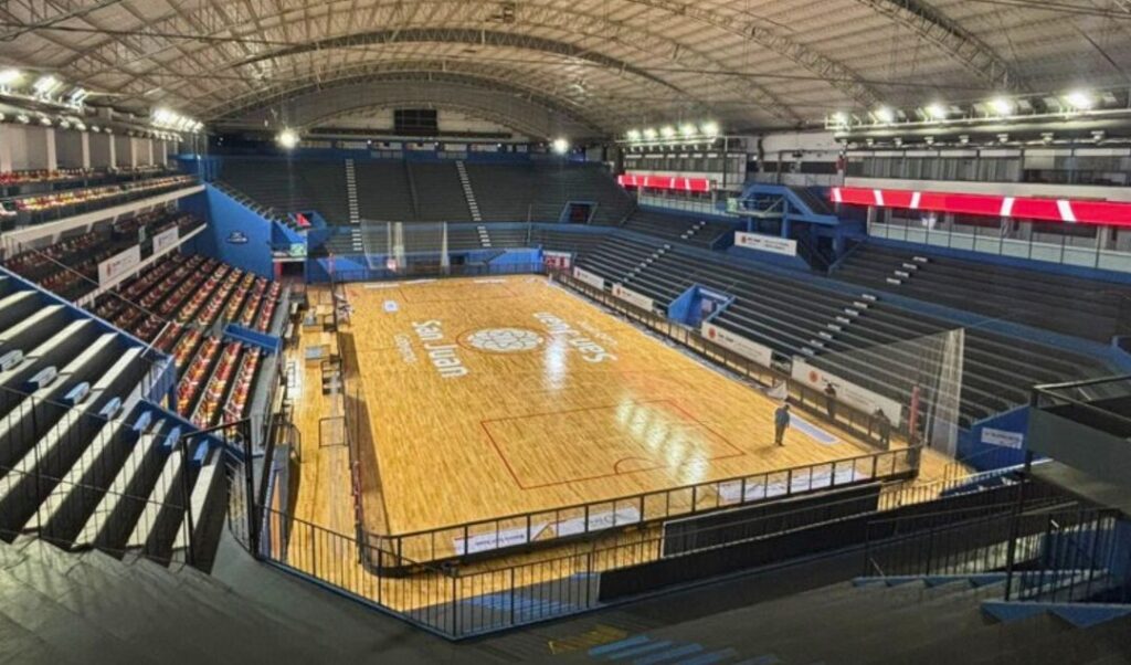 El mítico Estadio Aldo Cantoni se encuentra preparado para recibir a los mejores equipos del mundo en el próximo Mundial de Clubes de hockey sobre patines. El Gobierno de la Provincia de San Juan, a través de la Secretaría de Deporte, llevó a cabo una serie de refacciones en el parquet con el objetivo de garantizar la excelencia en la superficie de juego.