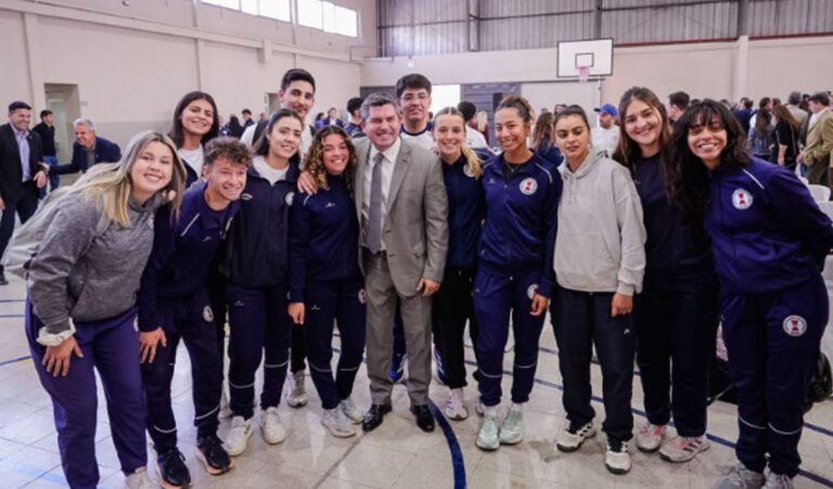 El gobernador de San Juan, Marcelo Orrego, encabezó la inauguración de las obras de ampliación, refacción y refuncionalización del Instituto Superior de Educación Física (ISEF), en Santa Lucía. La intervención integral busca modernizar la infraestructura y ofrecer mejores condiciones para la formación académica y deportiva de los estudiantes.