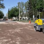 Entre las calles Libertador y Alberdi, avanza la repavimentación de calle Las Heras, obra ejecutada por el Ministerio de Infraestructura, Agua y Energía a través de la Dirección Provincial de Vialidad. La intervención busca optimizar la transitabilidad de una de las arterias más concurridas de la ciudad.