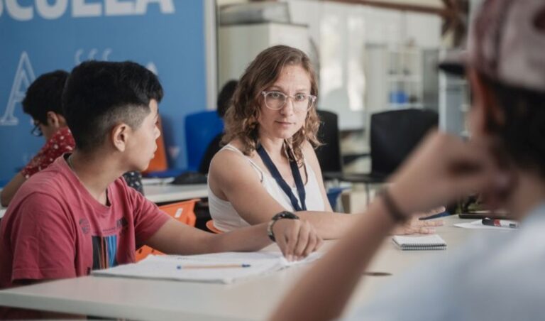 El Ministerio de Educación de San Juan anunció la apertura de inscripciones para el Programa de Fortalecimiento Escolar Gratuito destinado a estudiantes de escuelas secundarias. El registro comenzará el 29 de septiembre y se extenderá hasta completar el cupo previsto, en la sede de Conectar Lab, ubicada en Las Heras y Alberdi, Capital.