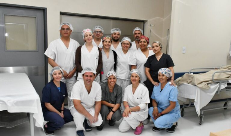 El Hospital Dr. José Giordano de Albardón alcanzó un nuevo hito en la salud pública de la provincia al realizar su primera cirugía laparoscópica. La intervención, practicada a una paciente de Chimbas, consistió en la extracción de vesícula y marca un avance clave en la descentralización de los servicios médicos.