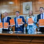 El gobernador Marcelo Orrego lanzó el Plan Provincial de Salud Mental, una estrategia integral que busca transformar el modelo de atención hacia un enfoque comunitario, territorial e inclusivo. La iniciativa se apoya en programas de asistencia, prevención, capacitación, investigación y comunicación, con el objetivo de mejorar la calidad de vida de los sanjuaninos.