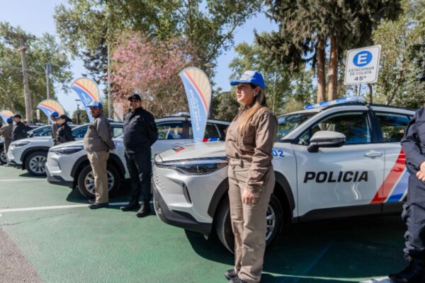 ORREGO ENTREGÓ NUEVA FLOTA DE VEHÍCULOS PARA SANTA LUCÍA