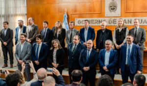 El gobernador Marcelo Orrego presentó oficialmente el “Plan Provincial Anticonsumo 2025-2027”, una política integral que busca prevenir y abordar los consumos problemáticos en San Juan, con especial atención en los jóvenes. La iniciativa apunta a la prevención, asistencia, inclusión social y formación.