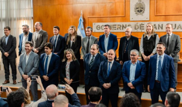 El gobernador Marcelo Orrego presentó oficialmente el “Plan Provincial Anticonsumo 2025-2027”, una política integral que busca prevenir y abordar los consumos problemáticos en San Juan, con especial atención en los jóvenes. La iniciativa apunta a la prevención, asistencia, inclusión social y formación.