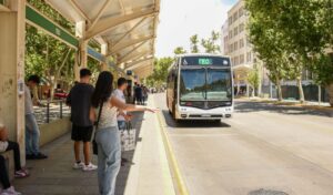 La RedTulum confirmó que los colectivos circularán durante las jornadas del 25 de diciembre y el 1 de enero en la provincia de San Juan. La medida busca garantizar la movilidad de los sanjuaninos en fechas clave de celebración y fue definida tras acuerdos alcanzados con el sector gremial del transporte.
