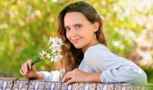La Sala Auditórium del Teatro del Bicentenario se convertirá el próximo 18 de octubre en un espacio de introspección musical con la presentación y grabación en vivo del disco debut de la artista sanjuanina Paula Dupont, titulado “Busco dentro Mío”.