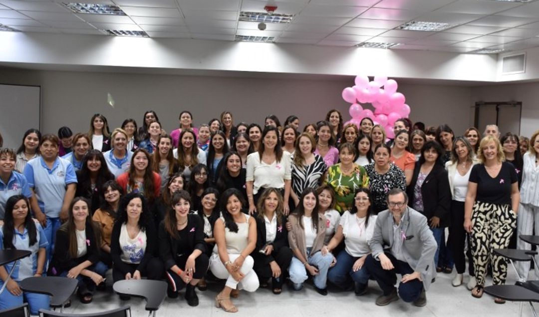 Bajo la consigna “El poder de la prevención”, más de 50 mujeres participaron de un encuentro organizado por Obra Social Provincia, destinado a promover la detección temprana y el cuidado integral de la salud femenina.