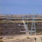 Se encuentran en desarrollo las tareas de energización en 132 kV de las dos ternas que integran la Línea de Alta Tensión (LAT) 132 kV, desde su punto de conexión con la LAT Rawson/Pocito – La Bebida, en el Departamento Pocito, hasta su terminal en la Estación Transformadora San Juan Sur, ubicada en el Departamento Sarmiento.
