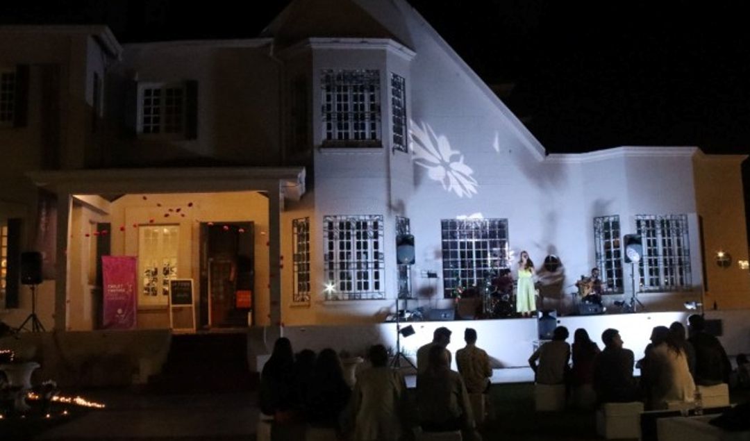 El próximo sábado 11 de octubre, desde las 19 horas, el Chalet Cantoni-Casa Cultural será escenario de la tercera edición de “Vibra Alterna”, un festival gratuito que se consolida como una plataforma esencial para la música en vivo y la visibilidad de las bandas emergentes de San Juan y del país.