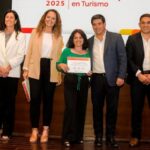 El Ministerio de Turismo, Cultura y Deporte, a través de la Secretaría de Turismo, realizó la entrega de certificados a los alumnos que completaron los cursos del Programa San Juan Capacita en Turismo – Edición 2025. La ceremonia contó con la presencia de autoridades provinciales que acompañaron a los egresados en este importante cierre.