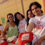 Durante la segunda noche de la Fiesta Nacional del Sol, cientos de visitantes pasaron por el stand del Ministerio de Familia y Desarrollo Humano, donde pudieron participar de distintos juegos tradicionales y dejar mensajes en el “árbol de los deseos”. Al finalizar su recorrido, cada uno recibió un souvenir especial elaborado por personas con discapacidad.