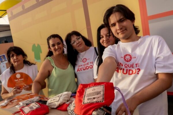 EL MINISTERIO DE FAMILIA ENTREGÓ SOUVENIRS INCLUSIVOS CREADOS POR PERSONAS CON DISCAPACIDAD EN LA FNS