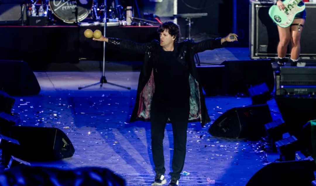 La Fiesta Nacional del Sol 2025 vivió una noche inolvidable con un Estadio del Bicentenario repleto de fanáticos del rock. Desde las primeras horas de la tarde, miles de personas se acercaron para disfrutar de una grilla que combinó talento local y bandas consagradas del país.