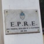 El Ente Provincial Regulador de la Electricidad (EPRE) intimó a la empresa Naturgy San Juan S.A. a presentar un Plan de Obras para la Mejora de la Calidad del Servicio en el departamento Calingasta, tras detectar deficiencias en la prestación del suministro eléctrico.