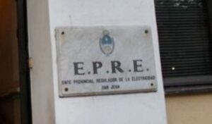 El Ente Provincial Regulador de la Electricidad (EPRE) intimó a la empresa Naturgy San Juan S.A. a presentar un Plan de Obras para la Mejora de la Calidad del Servicio en el departamento Calingasta, tras detectar deficiencias en la prestación del suministro eléctrico.