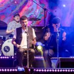 La edición 2025 de la Fiesta Nacional del Sol culminó con un cierre vibrante que reunió a miles de sanjuaninos en el Predio Ferial. Los cuatro escenarios distribuidos en el predio fueron los encargados de poner el broche de oro a cuatro jornadas exitosas que consolidaron una vez más a este encuentro como el evento cultural más convocante de la provincia.