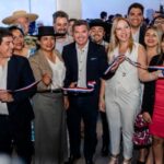 La Fiesta Nacional del Sol 2025 abrió su segunda jornada con una masiva afluencia de público y una oferta ampliada de actividades, espectáculos y stands. Tras la inauguración oficial, el predio volvió a llenarse de familias que recorrieron los espacios renovados y disfrutaron de propuestas para todas las edades.