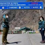 Un ciudadano oriundo de San Juan fue detenido en la frontera con Chile cuando intentaba ingresar a ese país como parte de un tour de compras hacia Santiago. Durante el control migratorio, la Gendarmería chilena detectó que el hombre tenía pedidos de captura vigentes, además de contar con salidas transitorias desde el Penal de Chimbas.