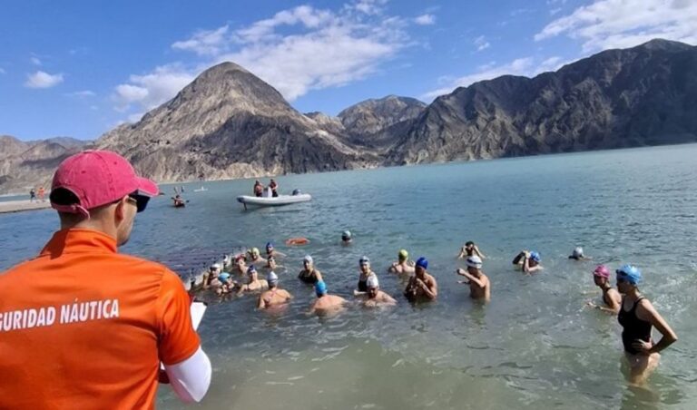 La formación y actualización de los profesionales encargados de la seguridad en espejos de agua de la provincia ingresa en su etapa final. Desde la Dirección de Náutica y Deportes al Aire Libre, dependiente de la Secretaría de Deporte, se anunciaron las actividades que completarán el Curso Provincial de Guardavidas junto con las jornadas de reválida obligatoria para quienes ya poseen habilitación.