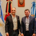 El gobernador Marcelo Orrego recibió este martes en Casa de Gobierno al cónsul de Alemania, Andreas Vollmer, en el marco de una visita oficial destinada a fortalecer las relaciones institucionales y evaluar oportunidades de cooperación entre el país europeo y la provincia. El encuentro fue calificado como “fructífero” por ambas partes, destacándose su enfoque en el desarrollo provincial y los vínculos internacionales.