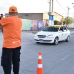 En la edición 2025 de la Fiesta Nacional del Sol se implementará por segunda vez un operativo exclusivo de taxis en la puerta 7 del Estadio San Juan del Bicentenario. Bajo el lema “San Juan, mi tierra querida”, esta estrategia busca mejorar la circulación, reducir los tiempos de espera y ordenar el movimiento de los miles de asistentes que eligen este medio de transporte.
