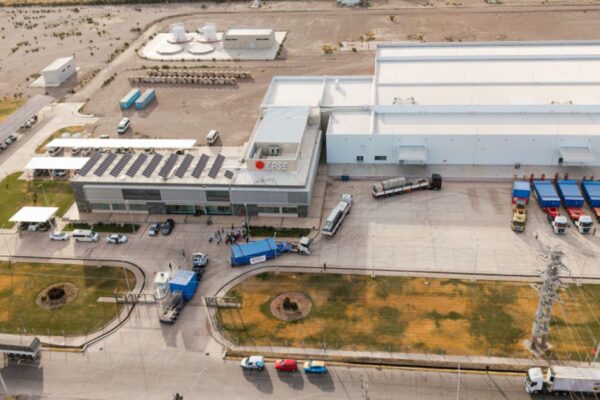 LLEGÓ LA LAMINADORA INDUSTRIAL QUE REVOLUCIONARÁ LA PRODUCCIÓN DE PANELES SOLARES EN SAN JUAN