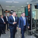 El gobernador Marcelo Orrego encabezó este miércoles la inauguración de la segunda etapa de la modernización del aeropuerto Domingo Faustino Sarmiento, un proyecto que eleva a la terminal aérea sanjuanina a estándares internacionales. El acto contó con la presencia del CEO de Aeropuertos Argentinos, Daniel Ketchibachian, y autoridades provinciales.