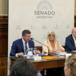 El gobernador de San Juan, Marcelo Orrego, participó del debate en el Senado de la Nación sobre la Ley aclaratoria que introduce cambios a la Ley de Presupuestos Mínimos para la Protección de Glaciares. Lo hizo junto a su par de Catamarca, Raúl Jalil, en el marco de una reunión clave de las comisiones de Ambiente y Minería.