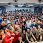 El gobernador de San Juan, Marcelo Orrego, compartió un emotivo encuentro con militantes, simpatizantes y dirigentes, en el que se vivieron charlas, recuerdos y abrazos sinceros. La reunión sirvió como cierre de un año intenso de trabajo y compromiso político.