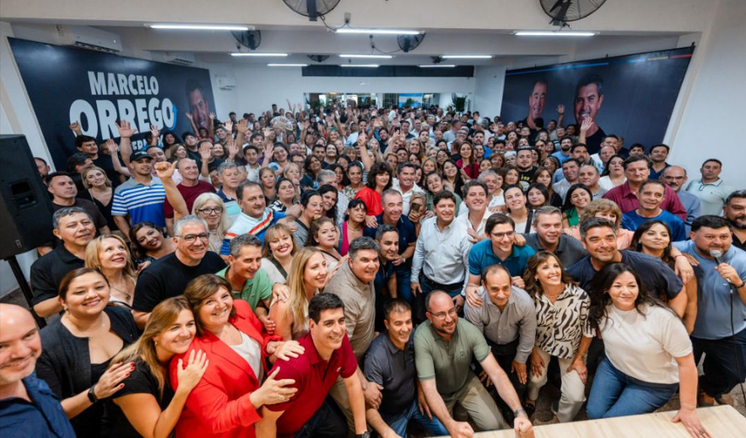 El gobernador de San Juan, Marcelo Orrego, compartió un emotivo encuentro con militantes, simpatizantes y dirigentes, en el que se vivieron charlas, recuerdos y abrazos sinceros. La reunión sirvió como cierre de un año intenso de trabajo y compromiso político.