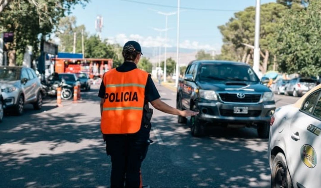 La Secretaría de Estado de Seguridad y Orden Público, a través de la Policía de San Juan, pondrá en marcha un operativo especial de seguridad y tránsito con motivo de los festejos de Año Nuevo, que se desarrollará en todo el territorio provincial durante el 31 de diciembre y el 1 de enero.
