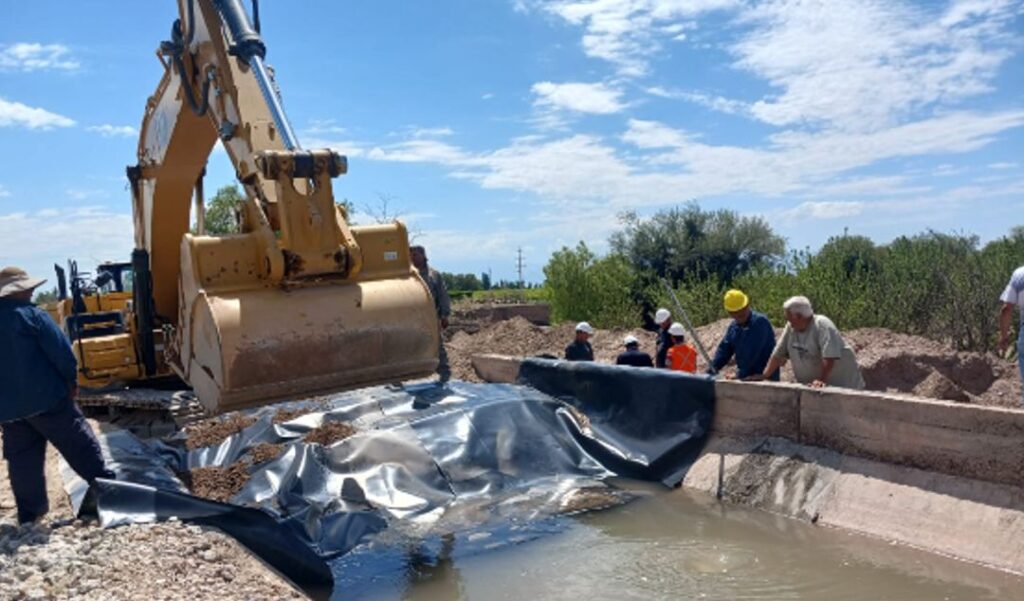 El Departamento de Hidráulica habilitó un baipás de emergencia sobre la traza del Canal General Albardón, infraestructura que había sido severamente dañada por la creciente del río Ávila registrada el pasado 1 de enero. Gracias a esta intervención, el departamento volvió a contar con suministro de agua para la producción y la planta potabilizadora local.