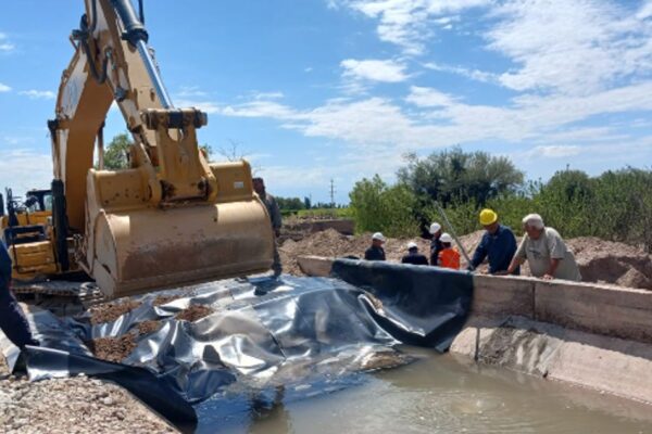 HABILITARON UN BAIPÁS DE EMERGENCIA Y ALBARDÓN RECUPERÓ EL SUMINISTRO DE AGUA