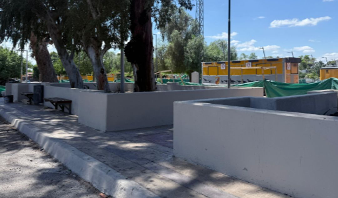 La obra de refuncionalización de un tramo de calle Juan B. Alberdi, entre Las Heras y España, frente al Parque Belgrano, ingresó en su etapa final con un 95% de avance. El proyecto, ejecutado por el Ministerio de Infraestructura, Agua y Energía de San Juan, consolida un nuevo espacio urbano destinado a la gastronomía y al uso recreativo.
