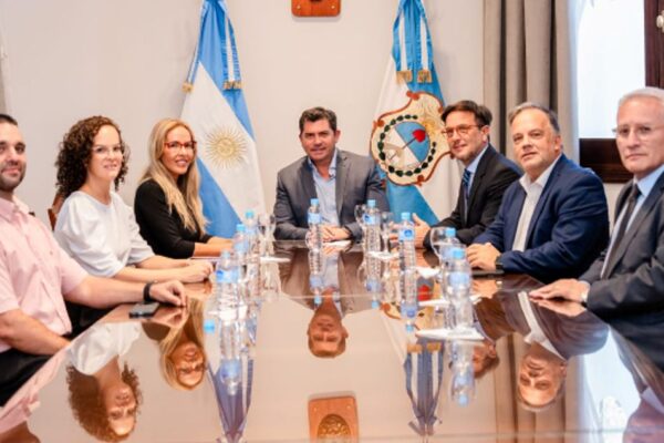 EL GOBERNADOR RECIBIÓ A GOLDEN MINING TRAS EL INICIO DEL OPERATIVO DE HUALILÁN